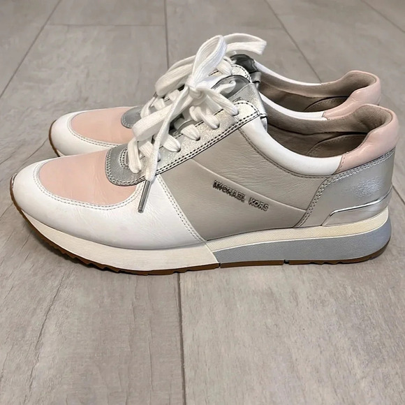 HOST PICK 🌸NWOT MICHAEL KORS Taupe Pink Silver Leather Sneaker Shoe, Size 9 - Picture 2 of 13